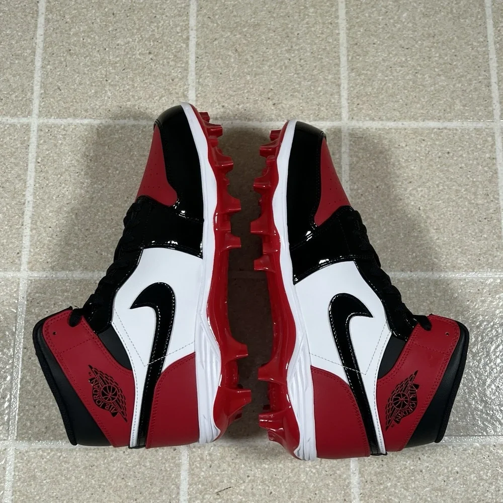 New Men's 10.5 Nike Air Jordan 1 MID TD Red Black Baseball Cleats FJ6805 601
